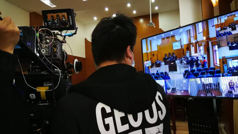 AI生成VS人工创意——仙桃市广告片拍摄公司的技术浪漫主义实践